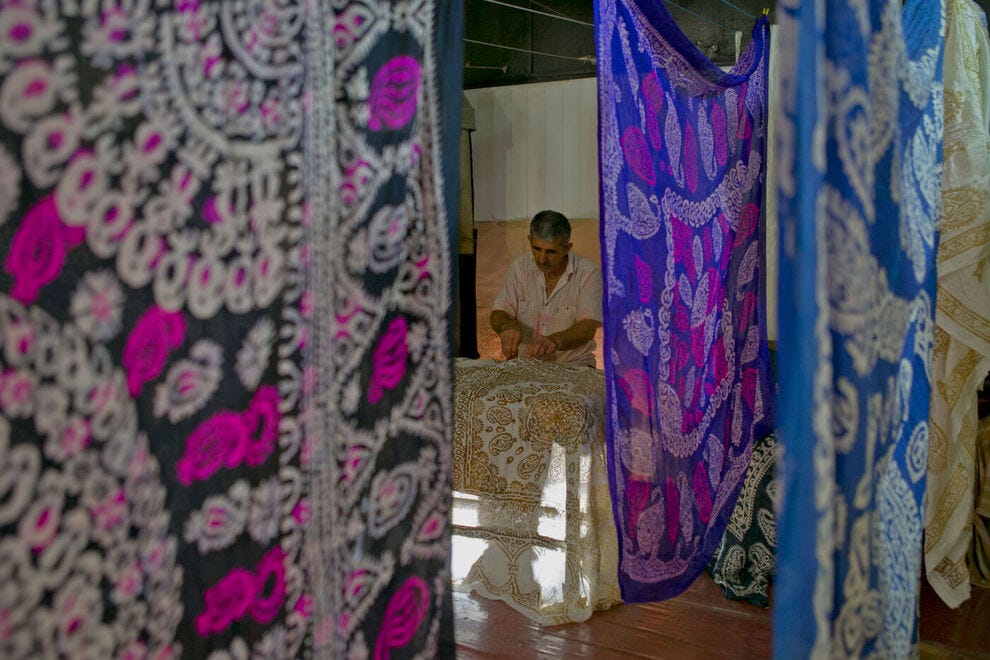 Kelaghayi-master--UNESCO-Heritage--in-Basgal-village--by-Fargana-Gasimli-and-Azerbaijan-Tourism-Board-_54_990x660