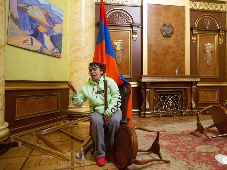 10ee2967 03a2 45c7 94b0 330ef5deef3b