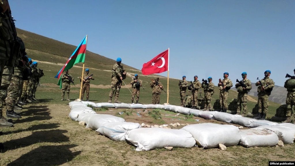 Ezgif 7 63ae47257a14