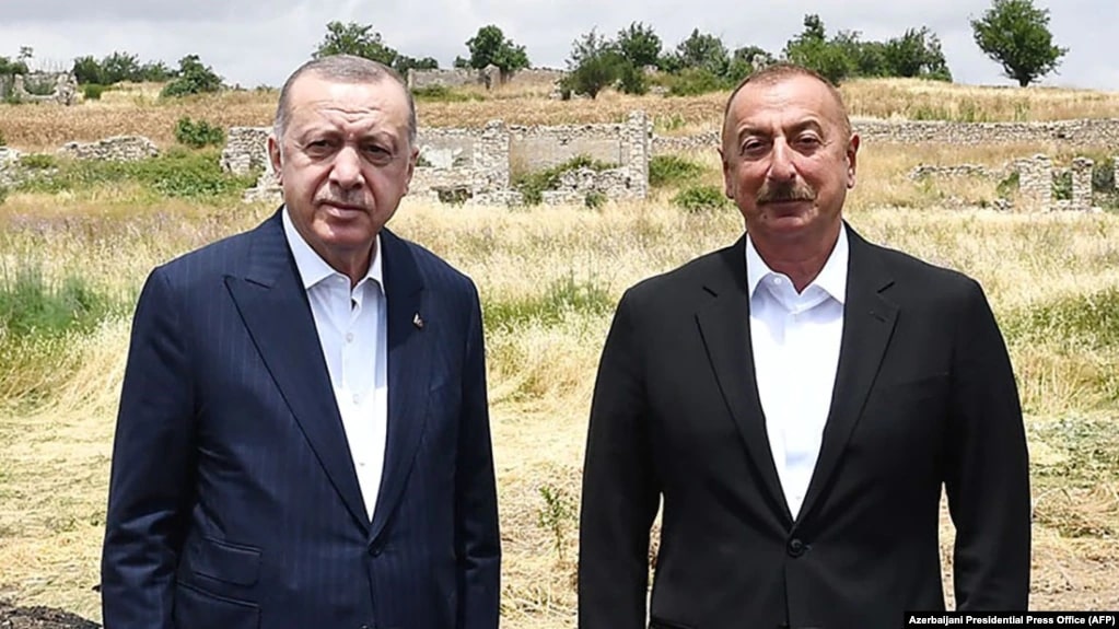 F1245b25 b879 4bc8 abfe d4f60e1035a9 cx15 cy3 cw71 w1023 r1 s