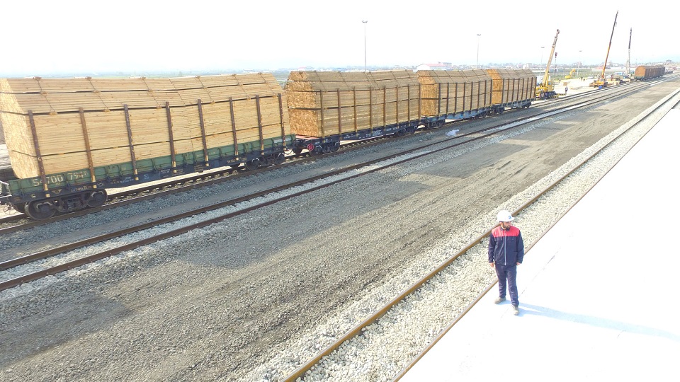 Transhipment at Astara rail freight terminal in Iran