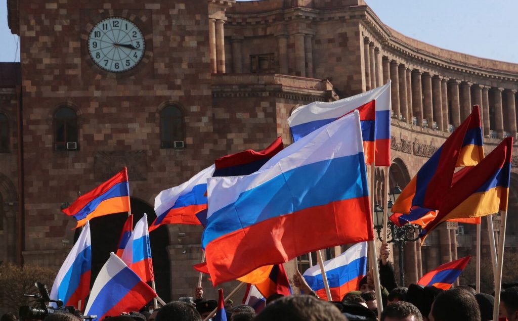 armenia-russia-flags-1-1536x1024