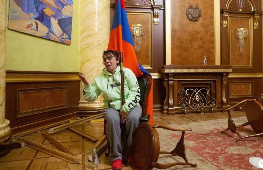 10ee2967 03a2 45c7 94b0 330ef5deef3b