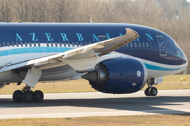 88201 azerbaijanairlinesboeing787