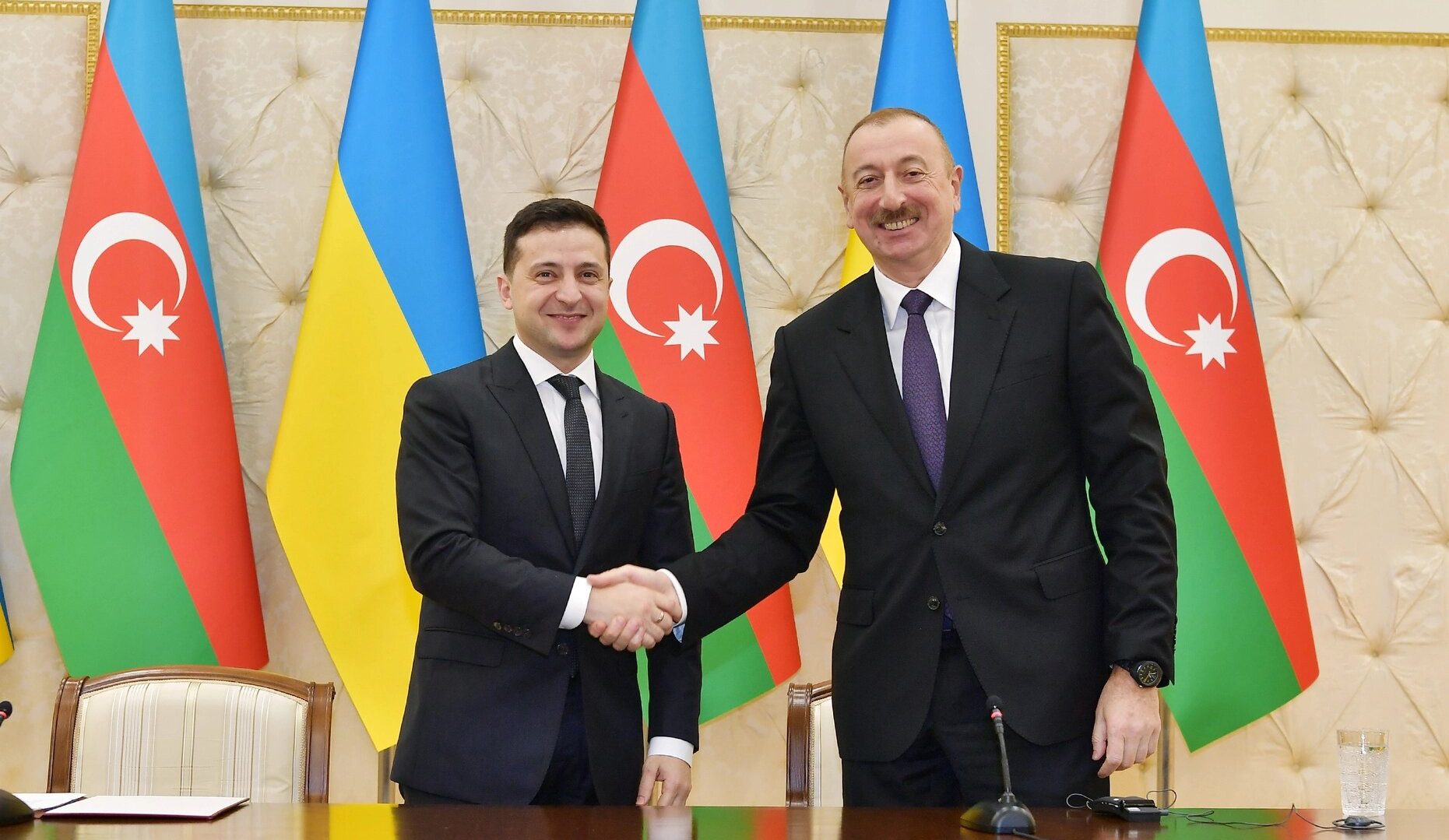 1577198865 15765846435df8c5c360a9b9