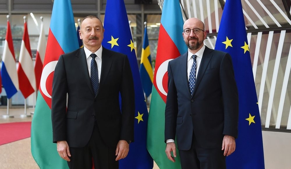 16507248564688353402 1000x669