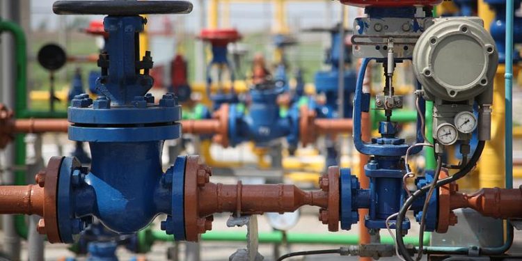 Gas pipes refinery by oleg gerasymenkodreamstime.com 750x375