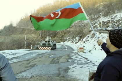 Protesters waving to Russian peacekeepers scaled e1675033042950