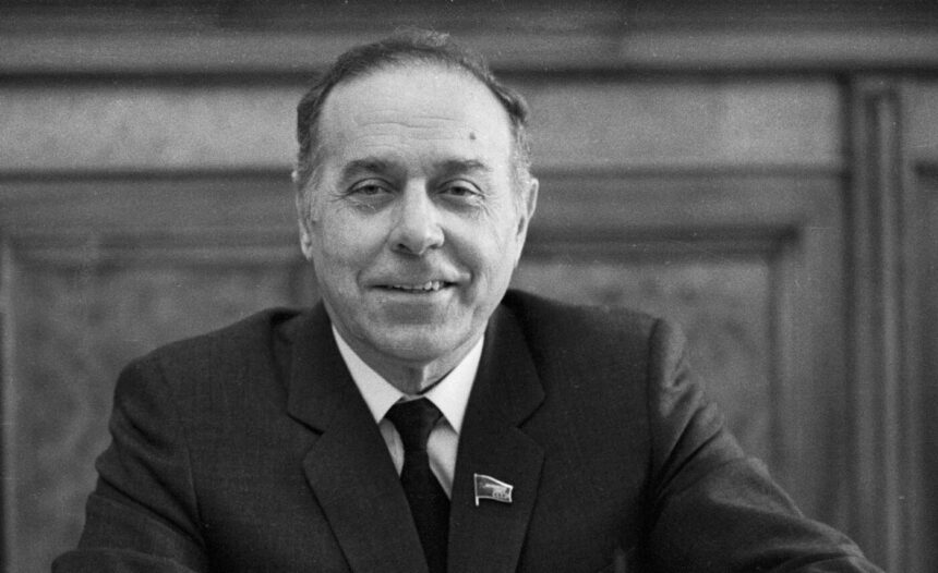 420348812 0 0 2207 1656 1400x0 80 0 0 50c39f2749c3a6efcc8966a425f35817