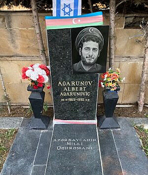 Alberts-grave-Baku-Nov.-2023-300x480
