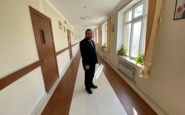 Rabbi-Zamir-Issayev-at-Jewish-day-school-in-Baku-Photo-by-Robert-Sarner-1-640x400