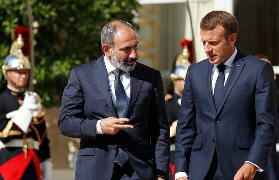 pasinyan-makron-900x671