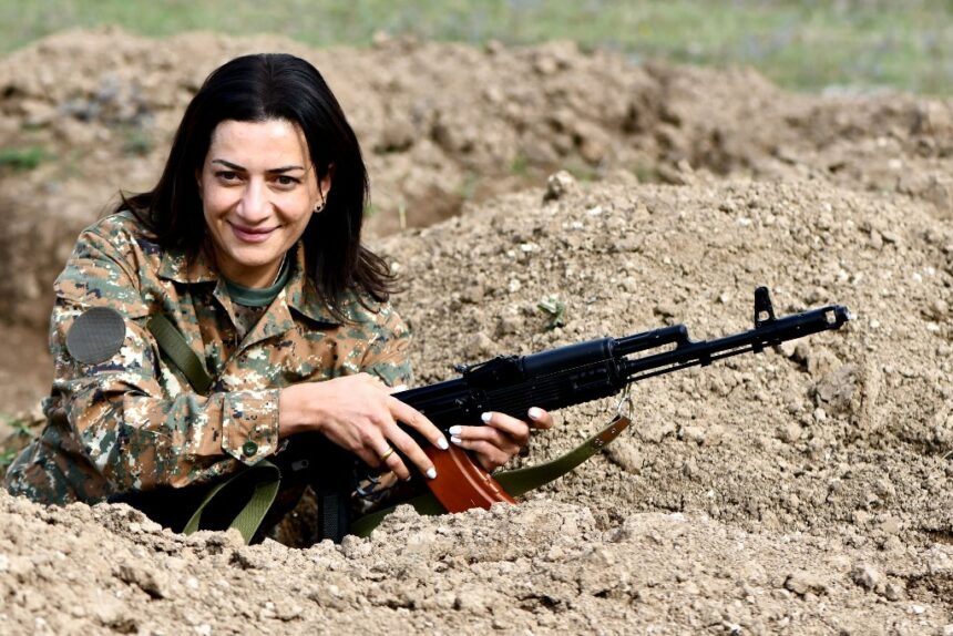Anna Hakobyan gun 04 09