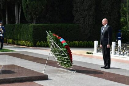 Thumbs b c 32b112b76f52215c362220bc36b3e21c