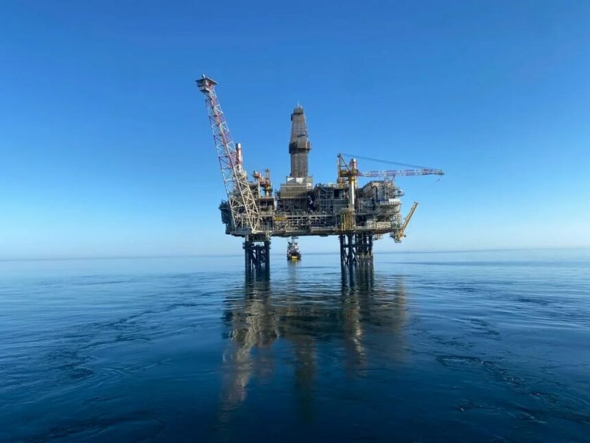 ACE topsides installation Source Mammoet