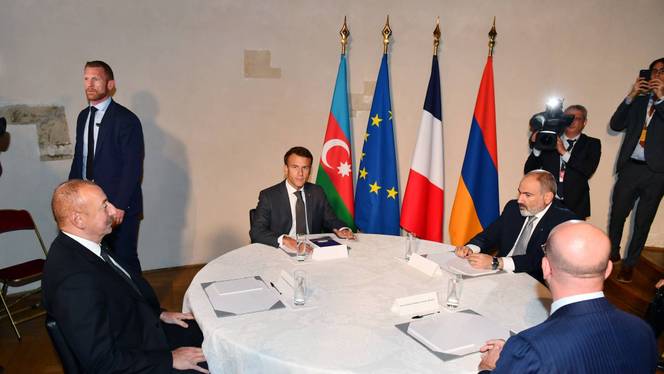 17700321 0 0 1960 1103