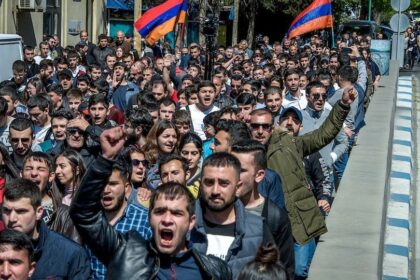31463 Arm180416armeniaprotest 1523882728586
