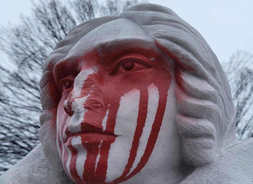 824c90dface02f4d0883a3f5c3e83168