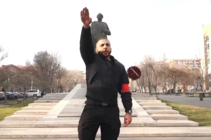 6107e Clip 304kb.jpg