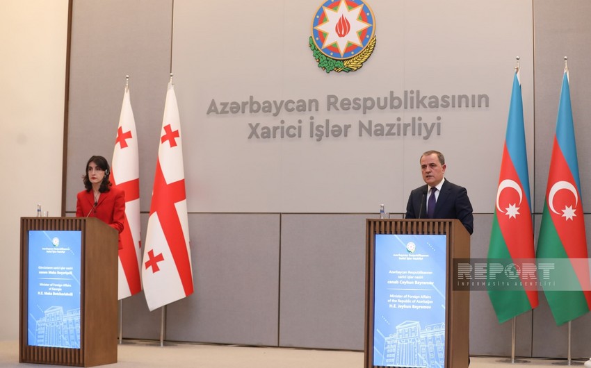 D5646027 29f2 33d5 89e3 2e282bffba5a 850