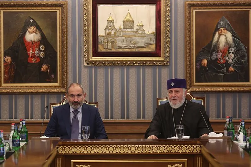 Pm nikol pashinyan and his holiness karekin ii catholicos of all armenians november 1 2019