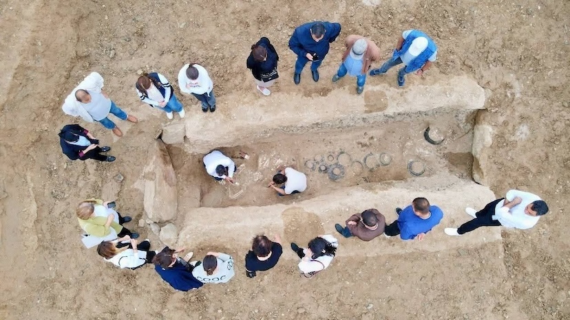 Aerial view of the team excavating the burial sectionschambers of the site