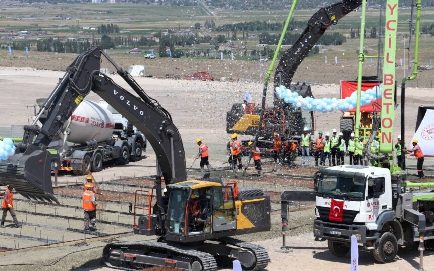 Kars igdir aralik dilucu demiryolunun temeli atildi