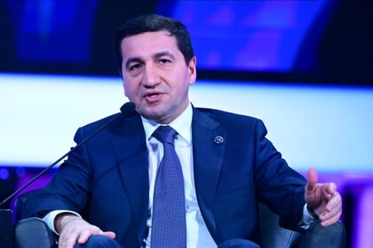 Thumbs b c 2524edc067a150175e2b3fc705bd0e21