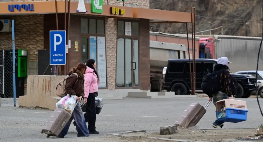 EyJrZXkiOiJpbWFnZXMvaXJhbi1yZWZ1Z2Vlcy1hcm1lbmlhLTIwMjYtR2V0dHlJbWFnZXMtMjI2NDkzMjMxNGVkaXRlZC5qcGcifQ==